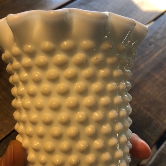 SOLD ON OFFERUP White Milk glass 🌹 flower vase - Picture 7 of 8